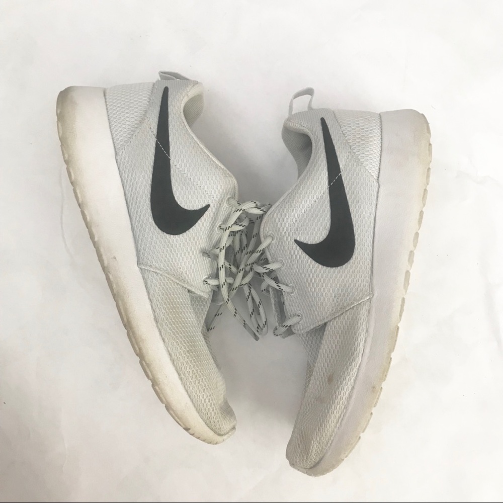 Nike roshe light grey